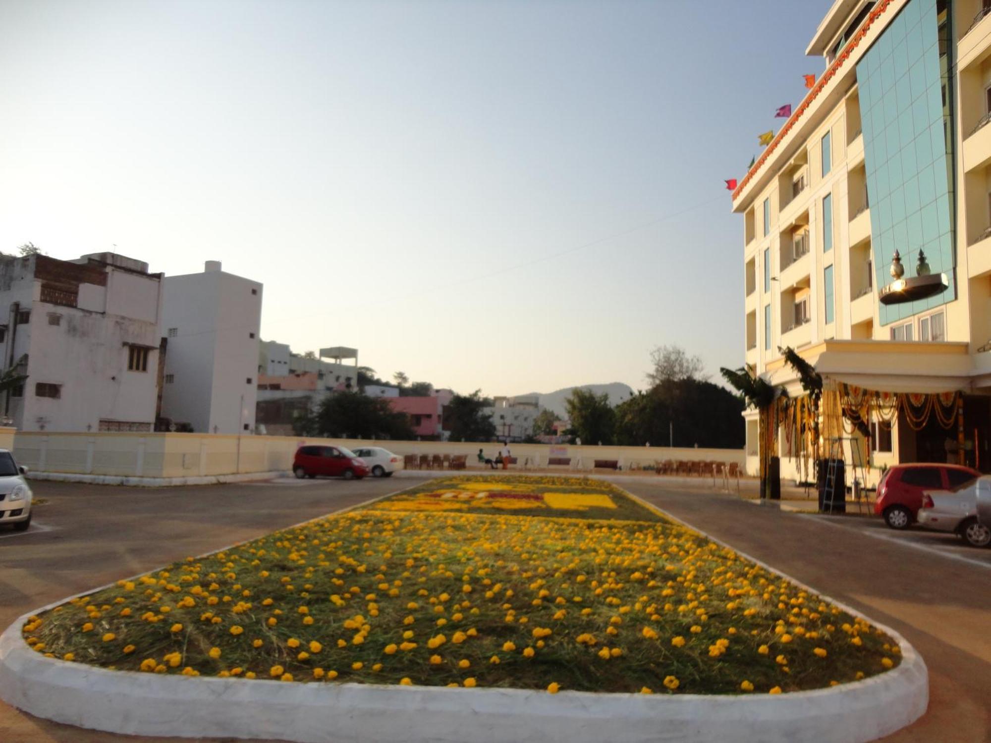 Hotel Mgm Grand Srikalahasti Dış mekan fotoğraf